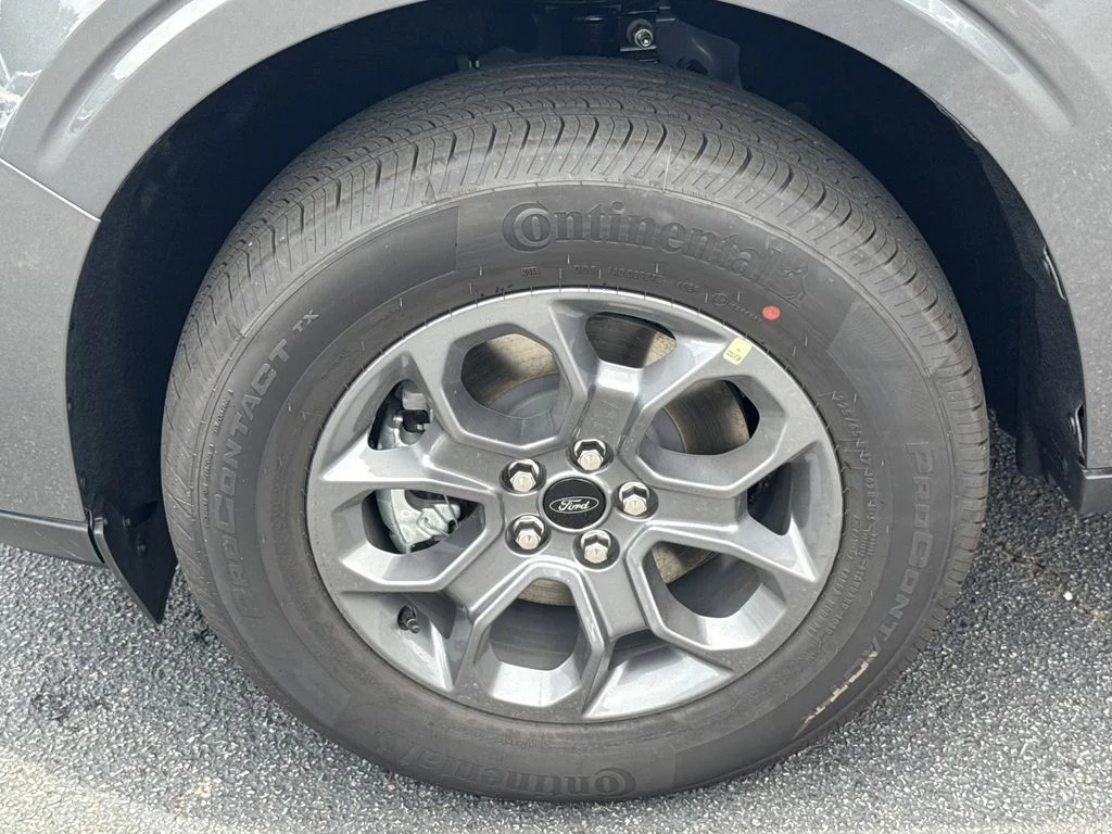 New 2026 Carbonized Gray Metallic Ford XLT image 11