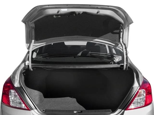 Used 2018 Cayenne Red Nissan SV image 15