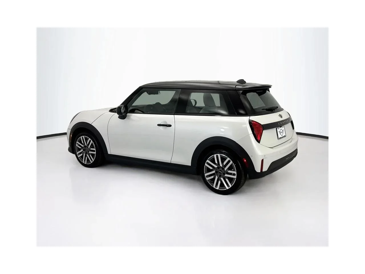 New 2026 Nanuq White Metallic MINI SIGNATURE PLUS image 7