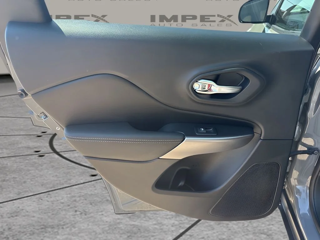 Used 2022 Gray Jeep Limited image 28
