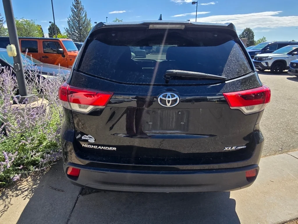 Used 2019 Midnight Black Metallic Toyota XLE image 13