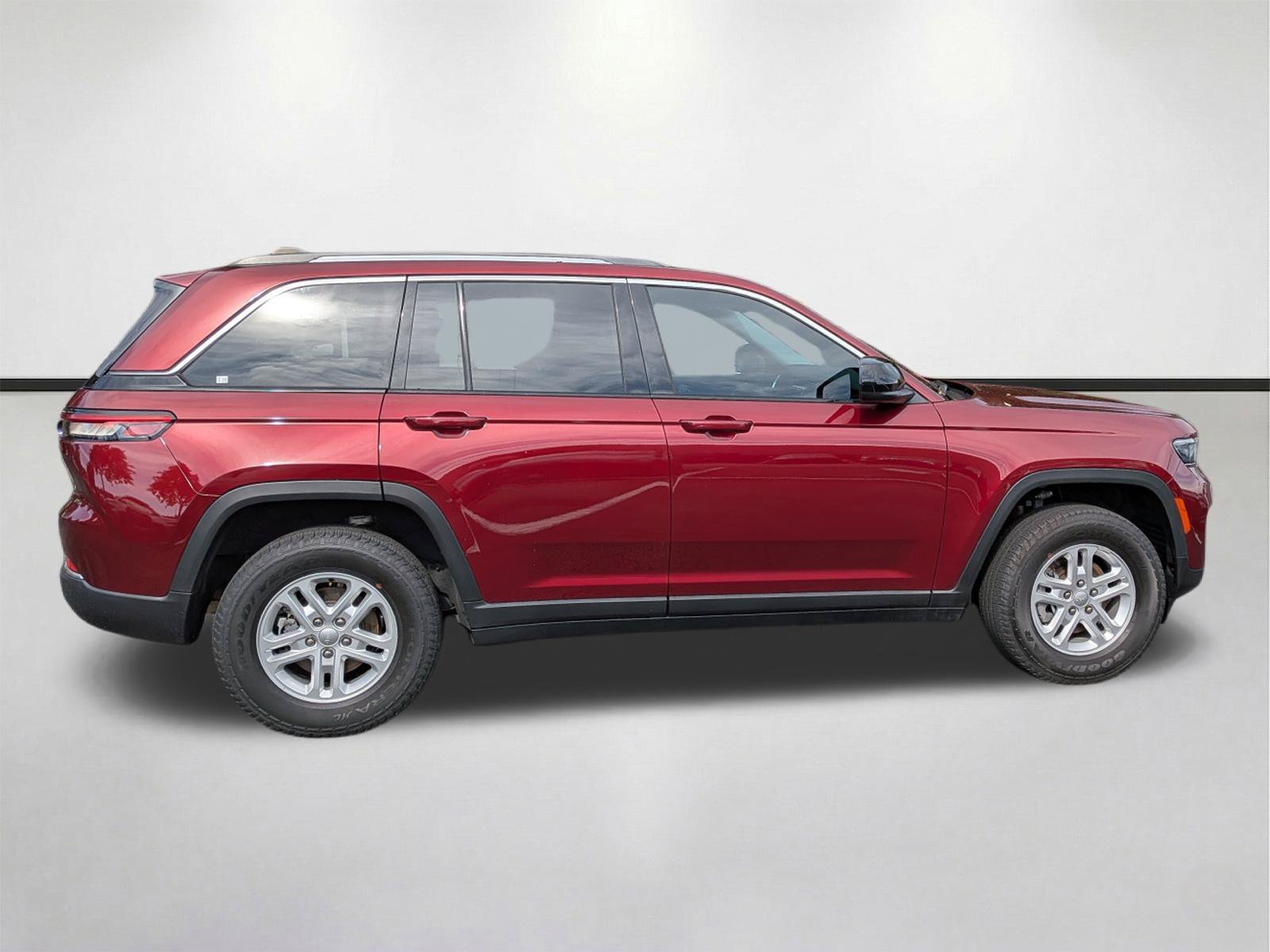 Used 2024 Velvet Red Pearlcoat Jeep Laredo image 3