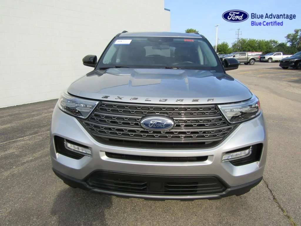 Certified Used 2024 Iconic Silver Metallic Ford XLT image 7