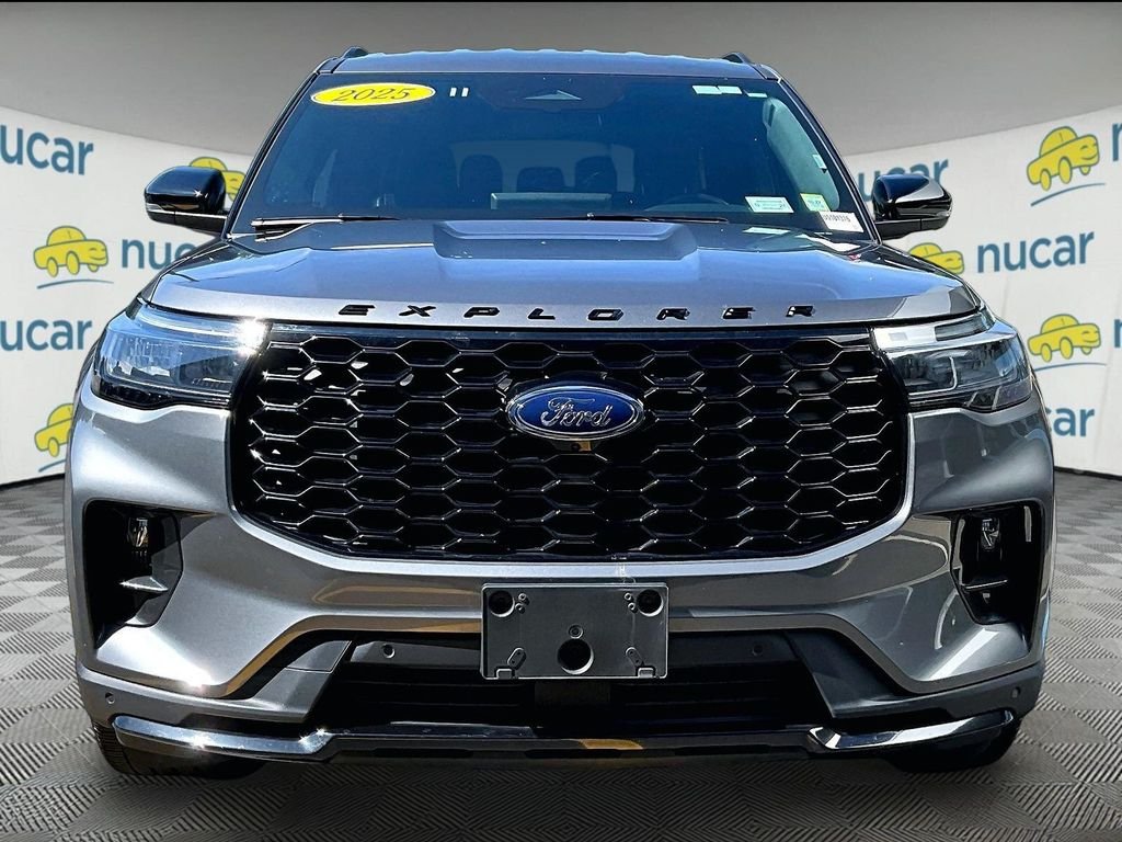 Used 2025 Gray Ford ST-Line image 2