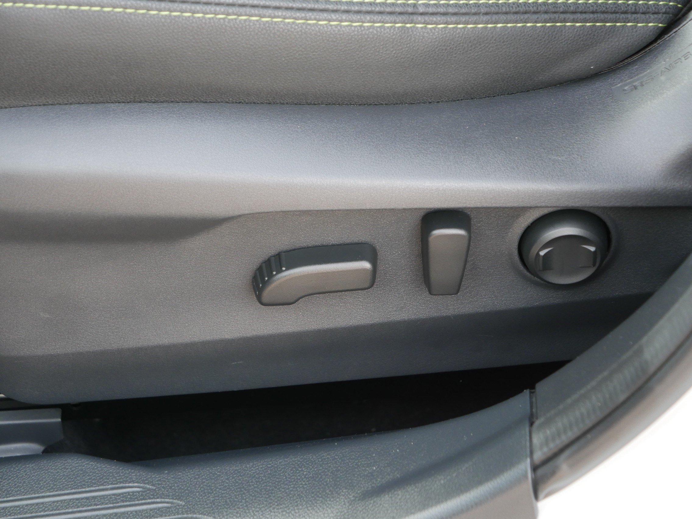 Used 2025 Crystal White Pearl Subaru Onyx Edition image 20