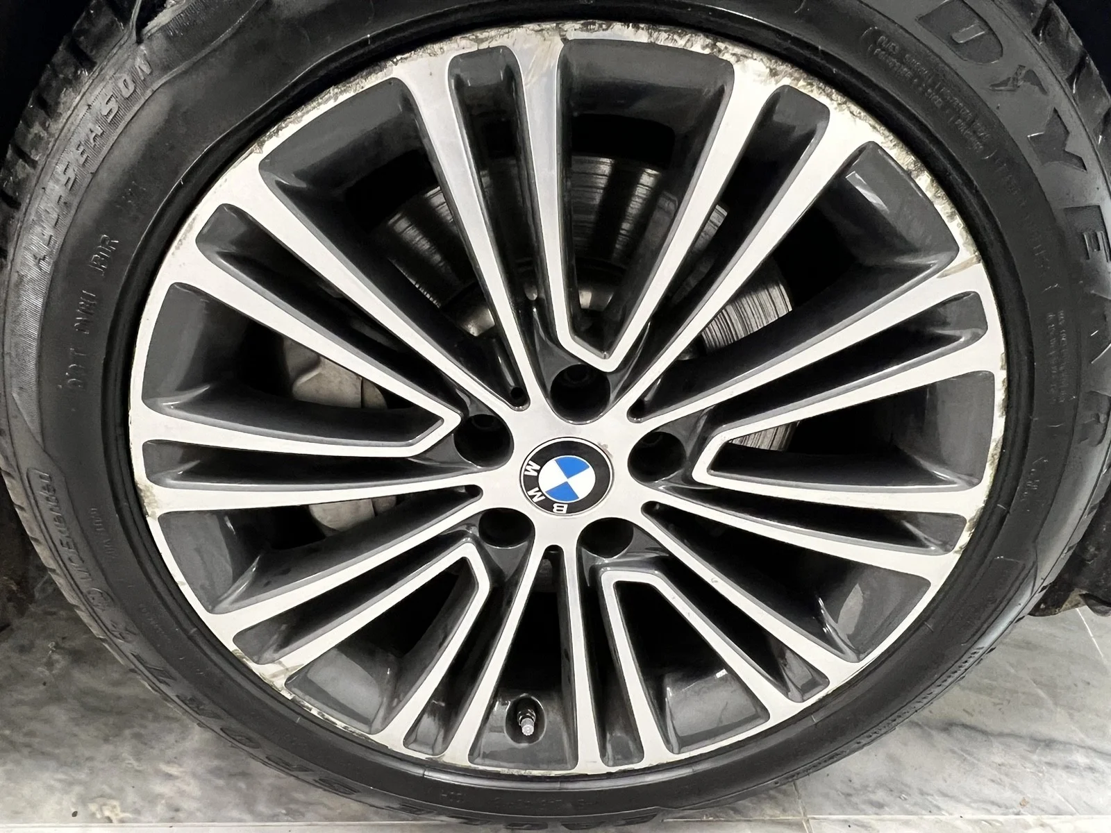 Used 2019 Glacier Silver Metallic BMW 530i xDrive image 14