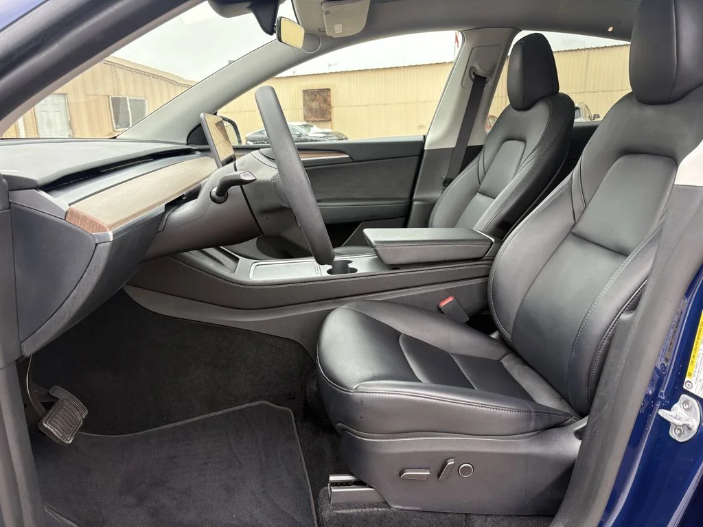 Used 2024  Tesla Long Range image 12