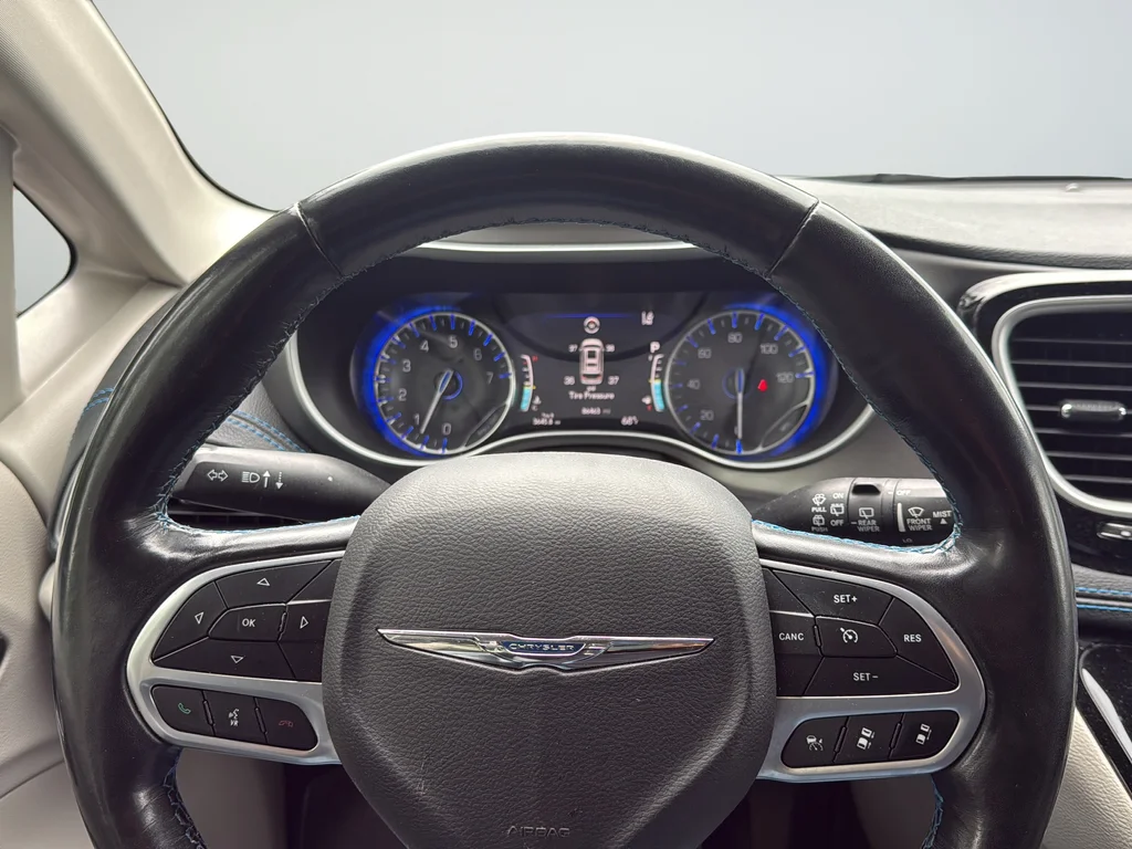Used 2021 White Chrysler Touring L image 18