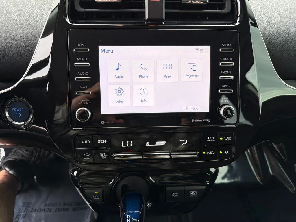 2021 Toyota Prius LE - Photo 24
