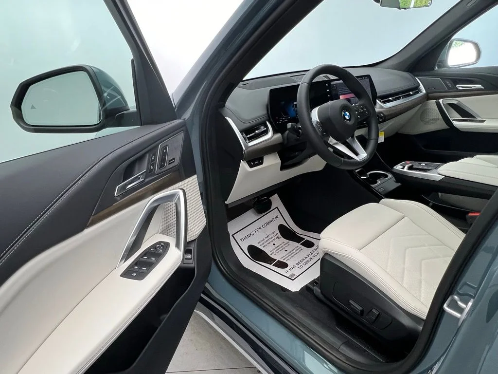 Used 2026 Cape York Green Metallic BMW xDrive28i image 21