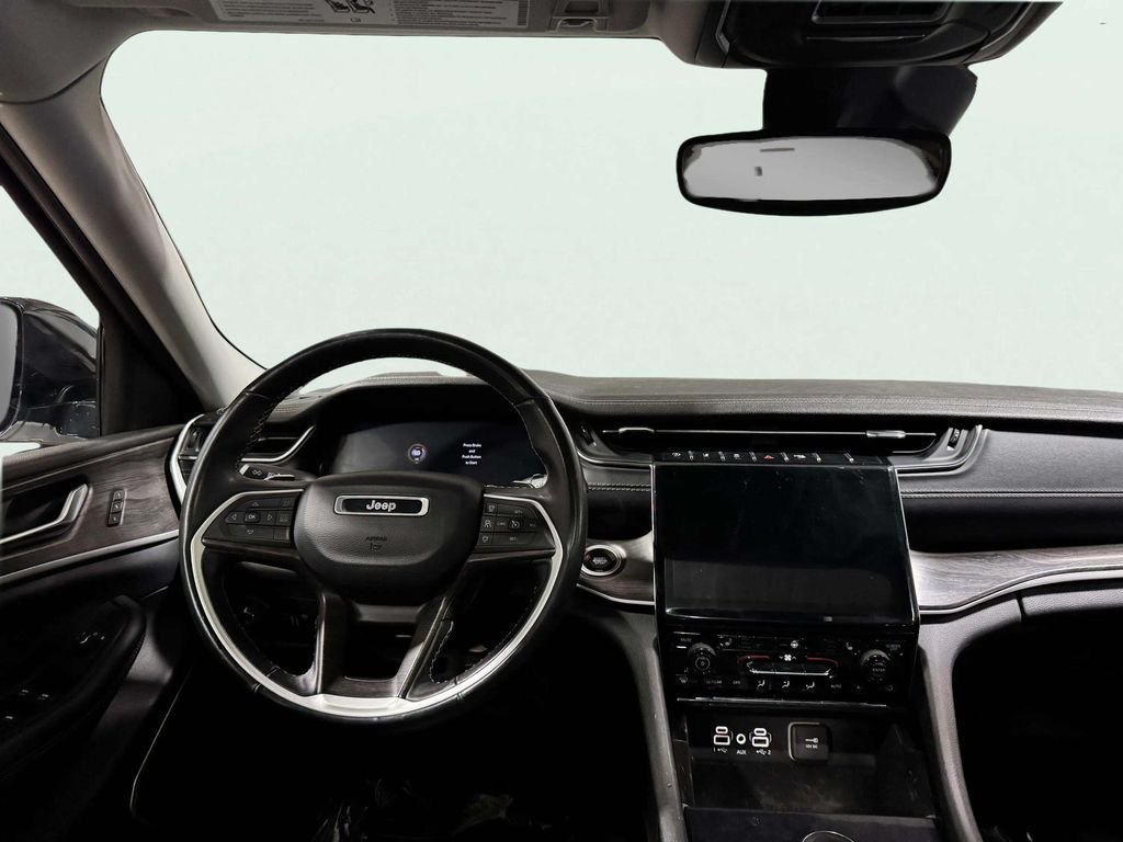 Used 2022 White/off-white Jeep Limited image 10