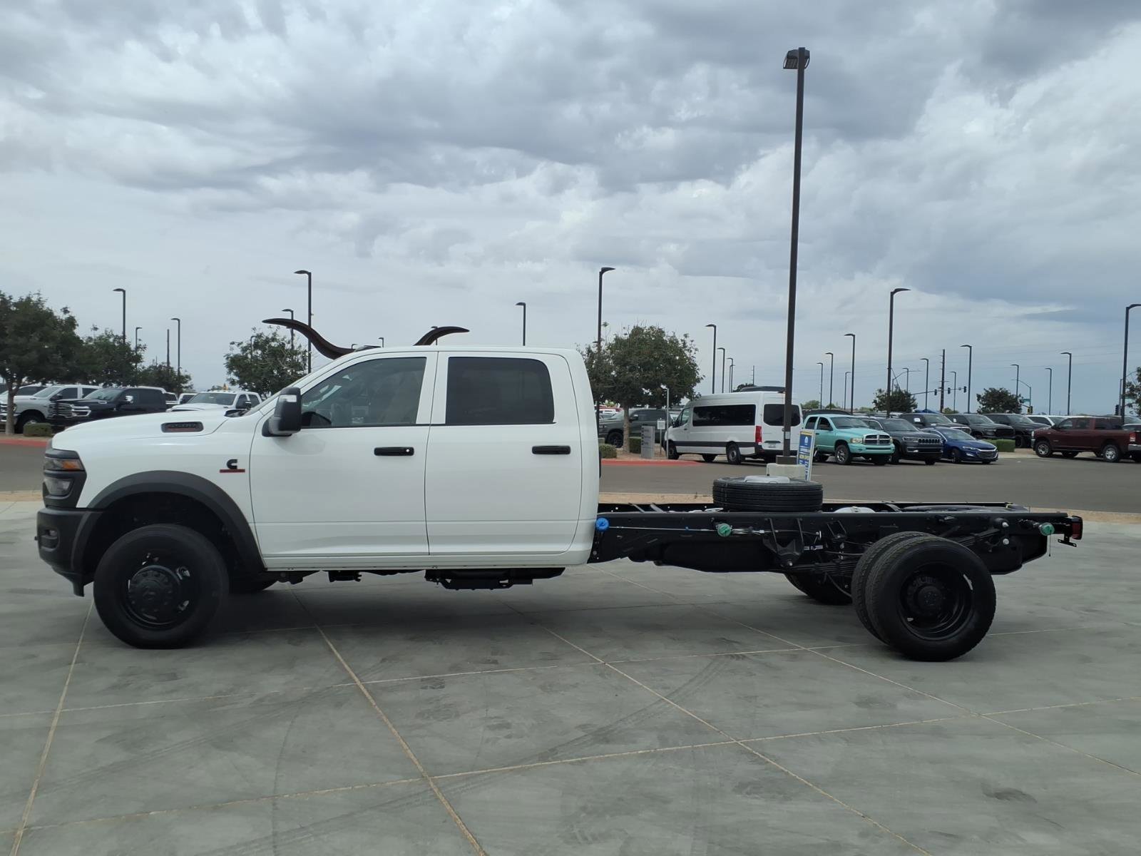 New 2026 Bright White Clear-Coat Exterior Paint RAM Tradesman image 3