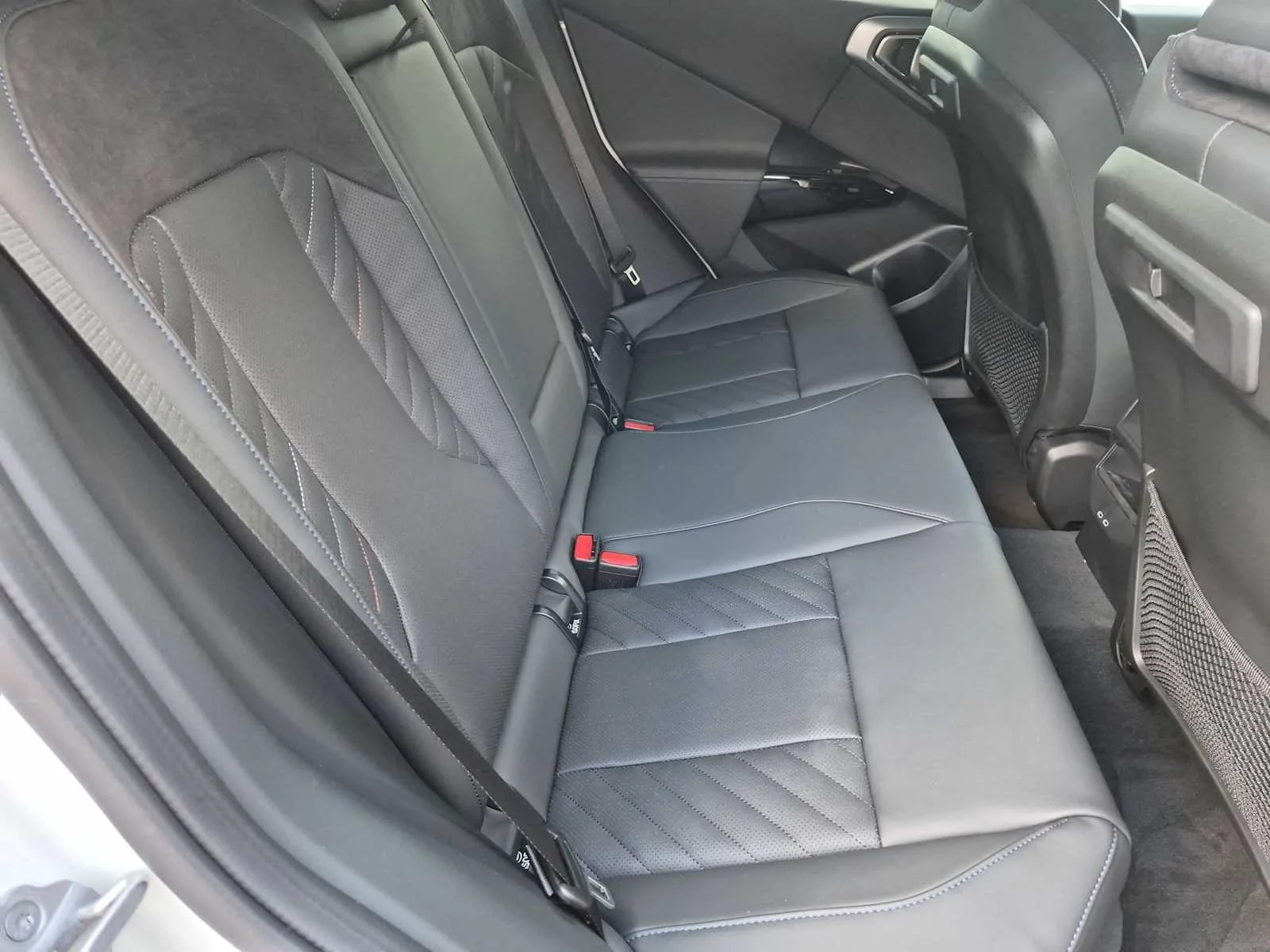 New 2026 Alpine White BMW M50 xDrive image 21