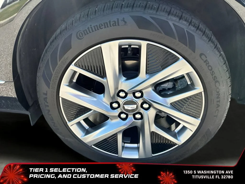 Used 2025 Crystal White Tricoat Cadillac Luxury 2 image 27