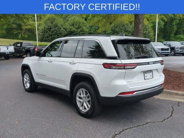 Used 2025 White/off-white Jeep Laredo X image 3