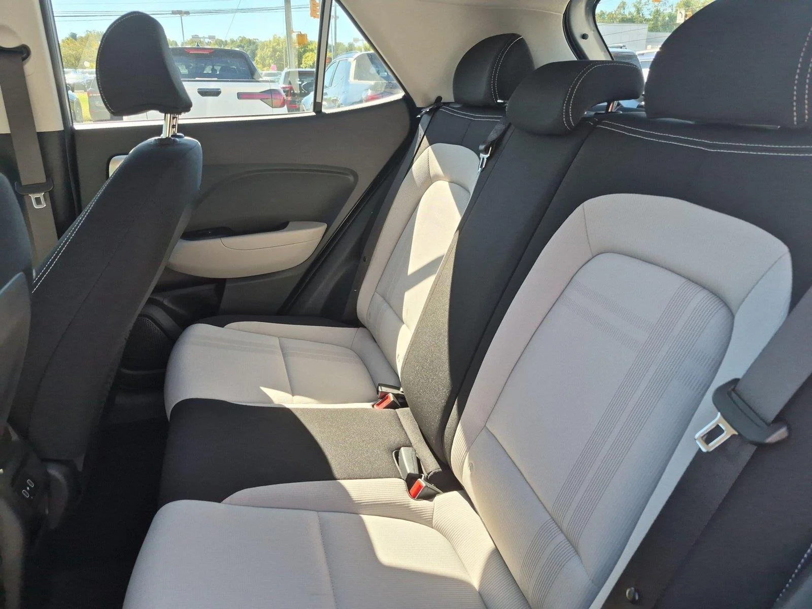 Used 2024 Shimmering Silver Hyundai SEL image 31