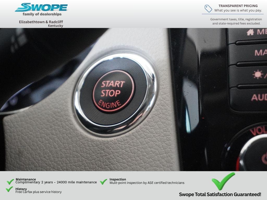 Used 2022 Pearl White Tricoat Nissan SL image 21