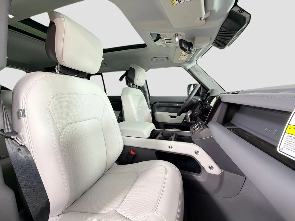 New 2026 Carpathian Grey Land Rover X-Dynamic SE image 30