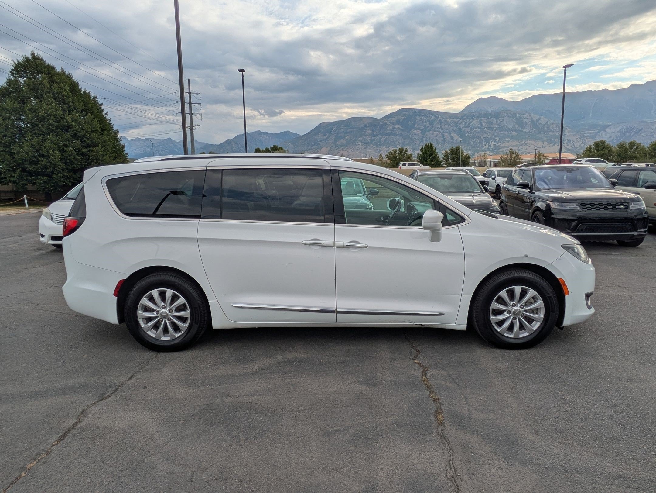 Used 2018 Chrysler Pacifica Touring L with VIN 2C4RC1BG1JR110237 for sale in American Fork, UT