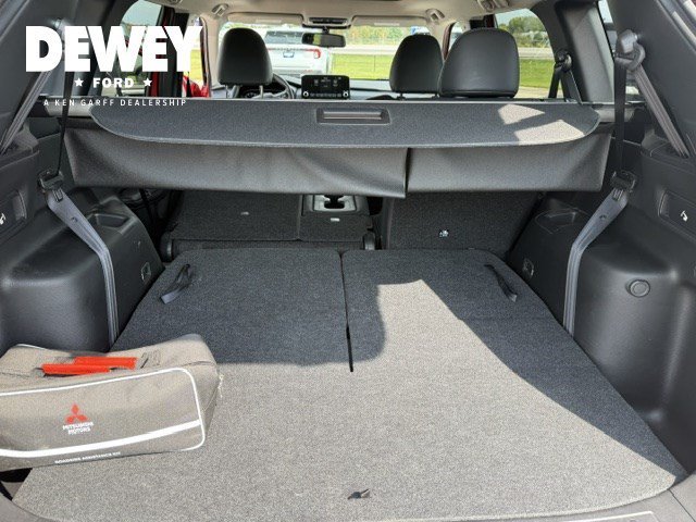 Used 2023 Red Mitsubishi SE Black Edition image 31