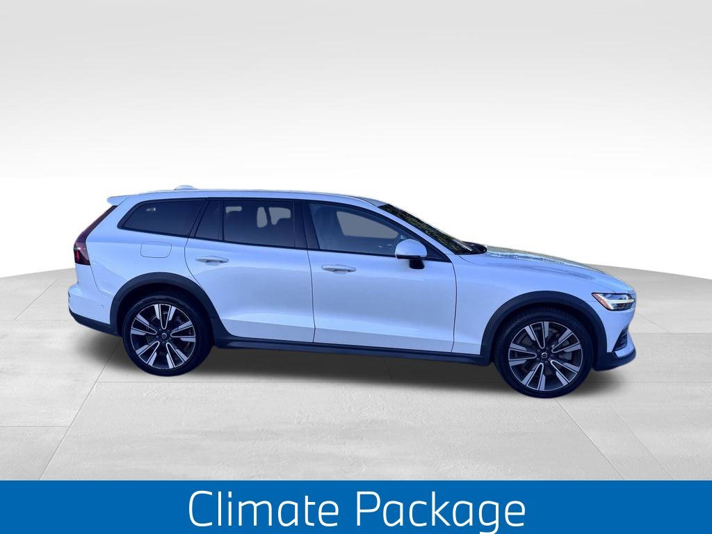 Used 2021 White Volvo T5 image 2