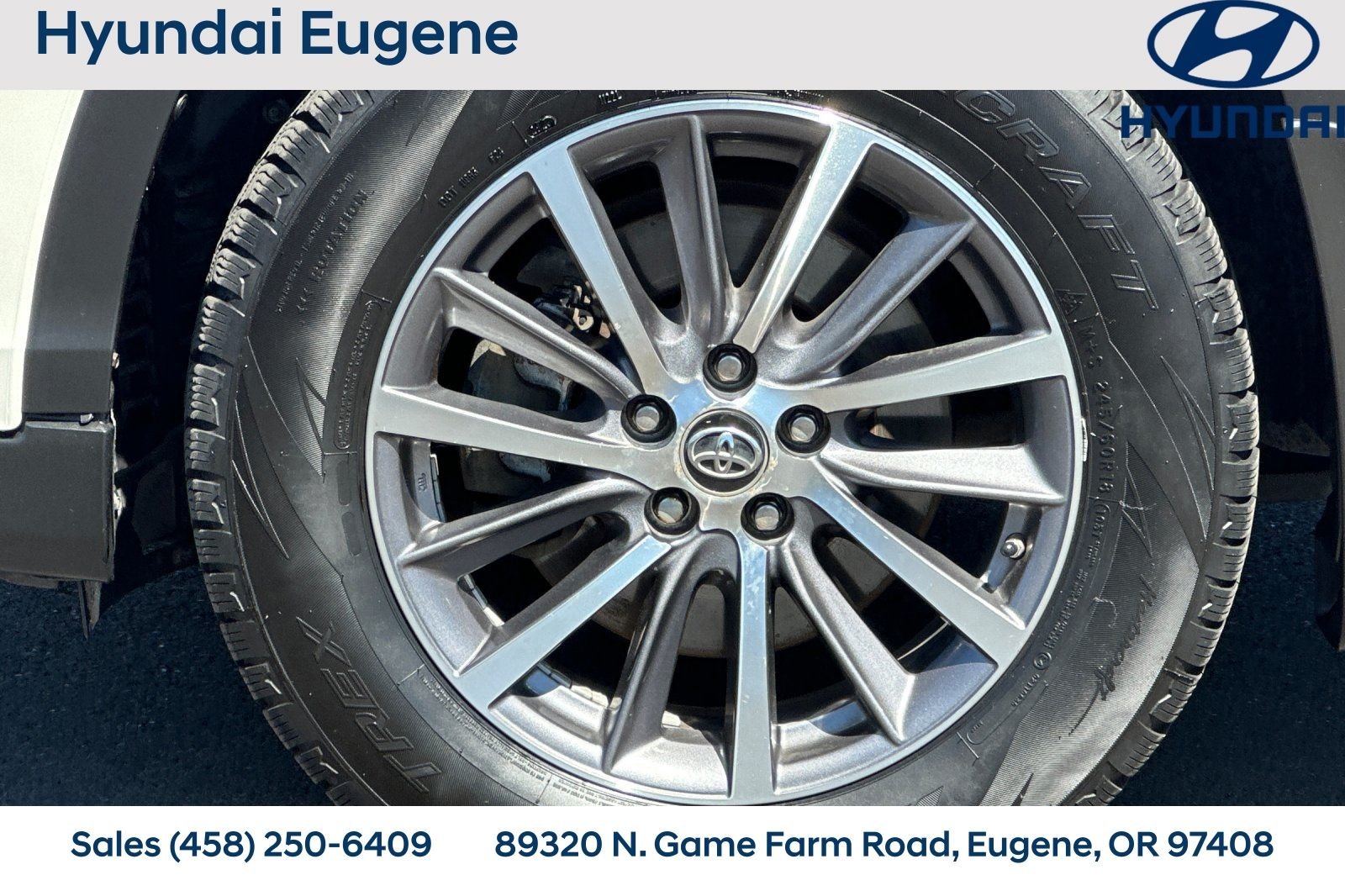 Used 2019 White Toyota XLE image 37