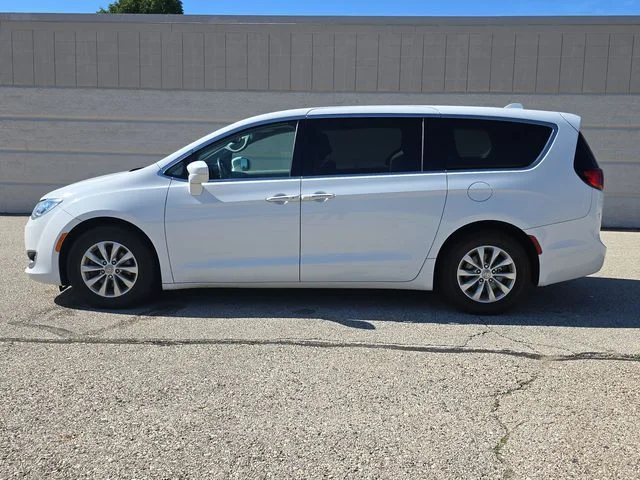 Certified Used 2018 White Chrysler Touring Plus image 10