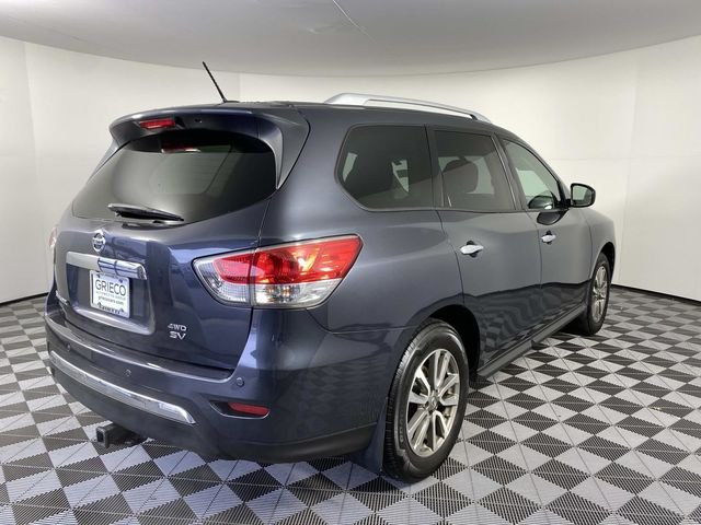 Used 2014 Gray Nissan SV image 9