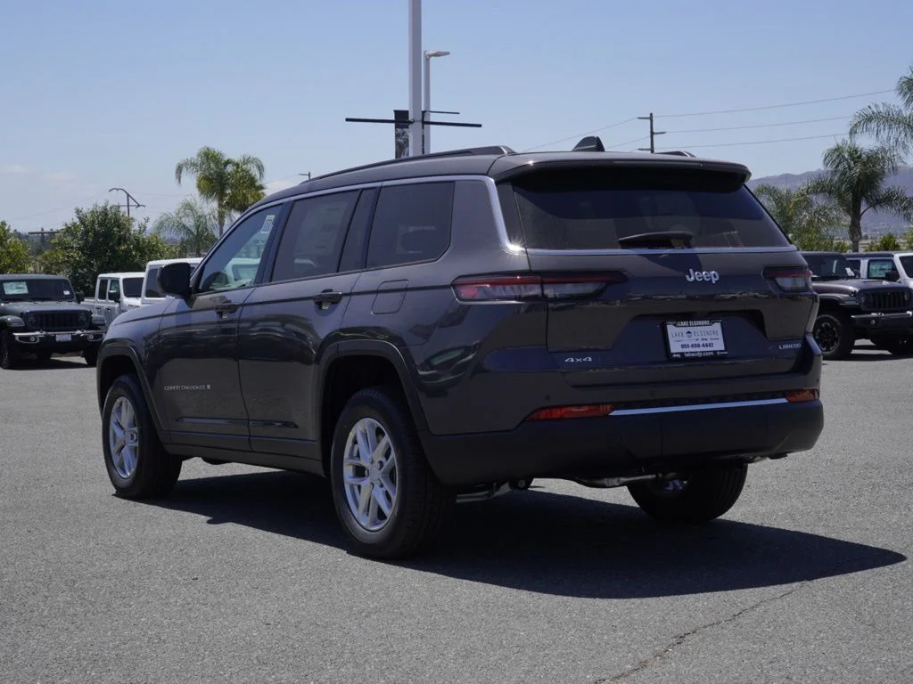 New 2026 Baltic Gray Metallic Clear-Coat Exterior Paint Jeep Laredo image 5