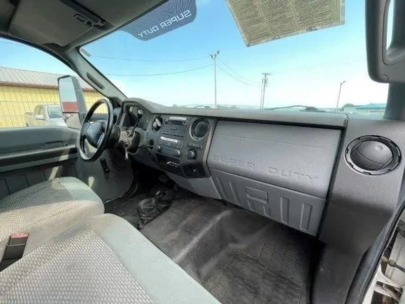 2015 Ford F-650 - Photo 16