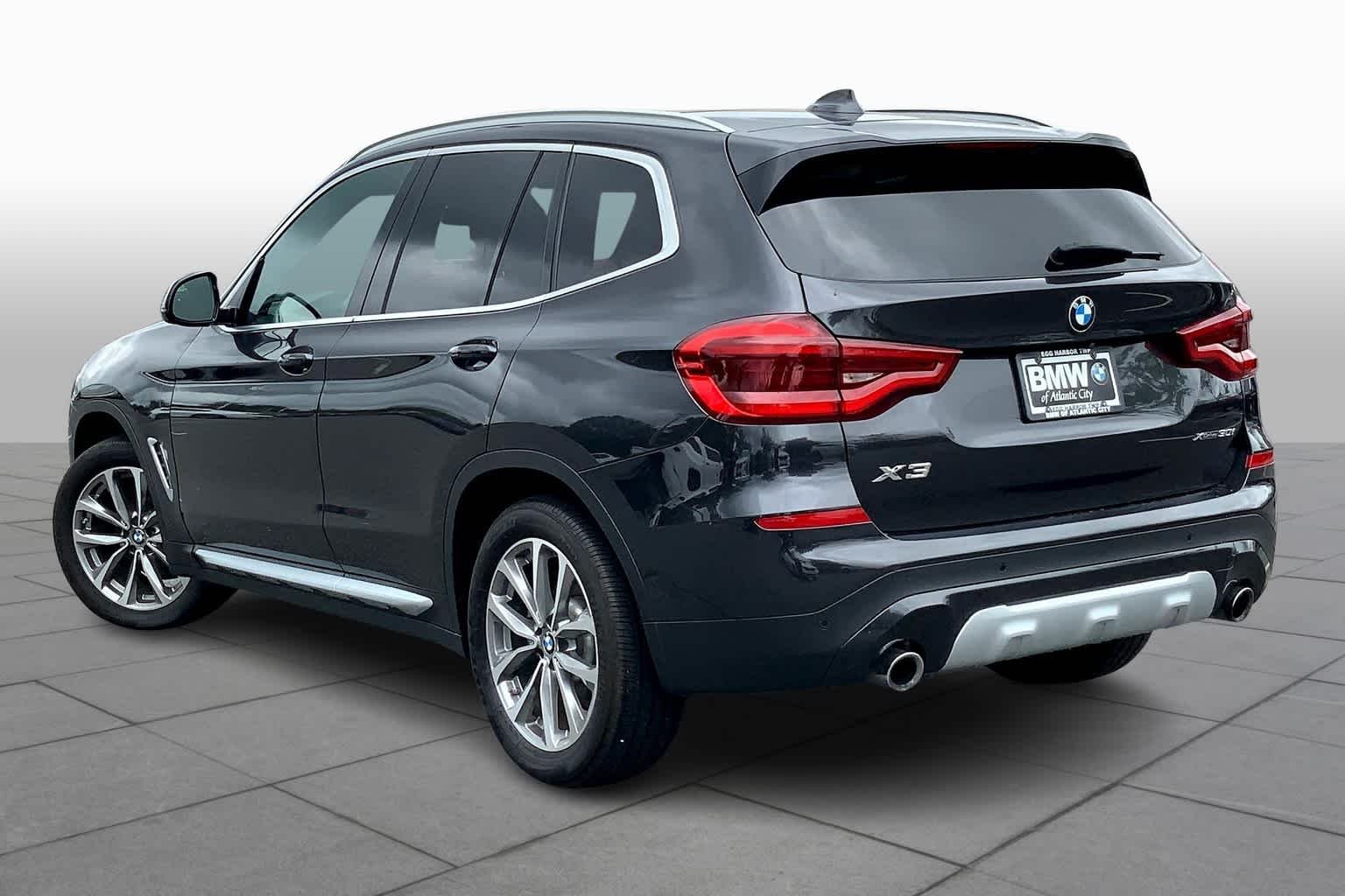 Used 2019 Dark Graphite Metallic BMW xDrive30i image 11