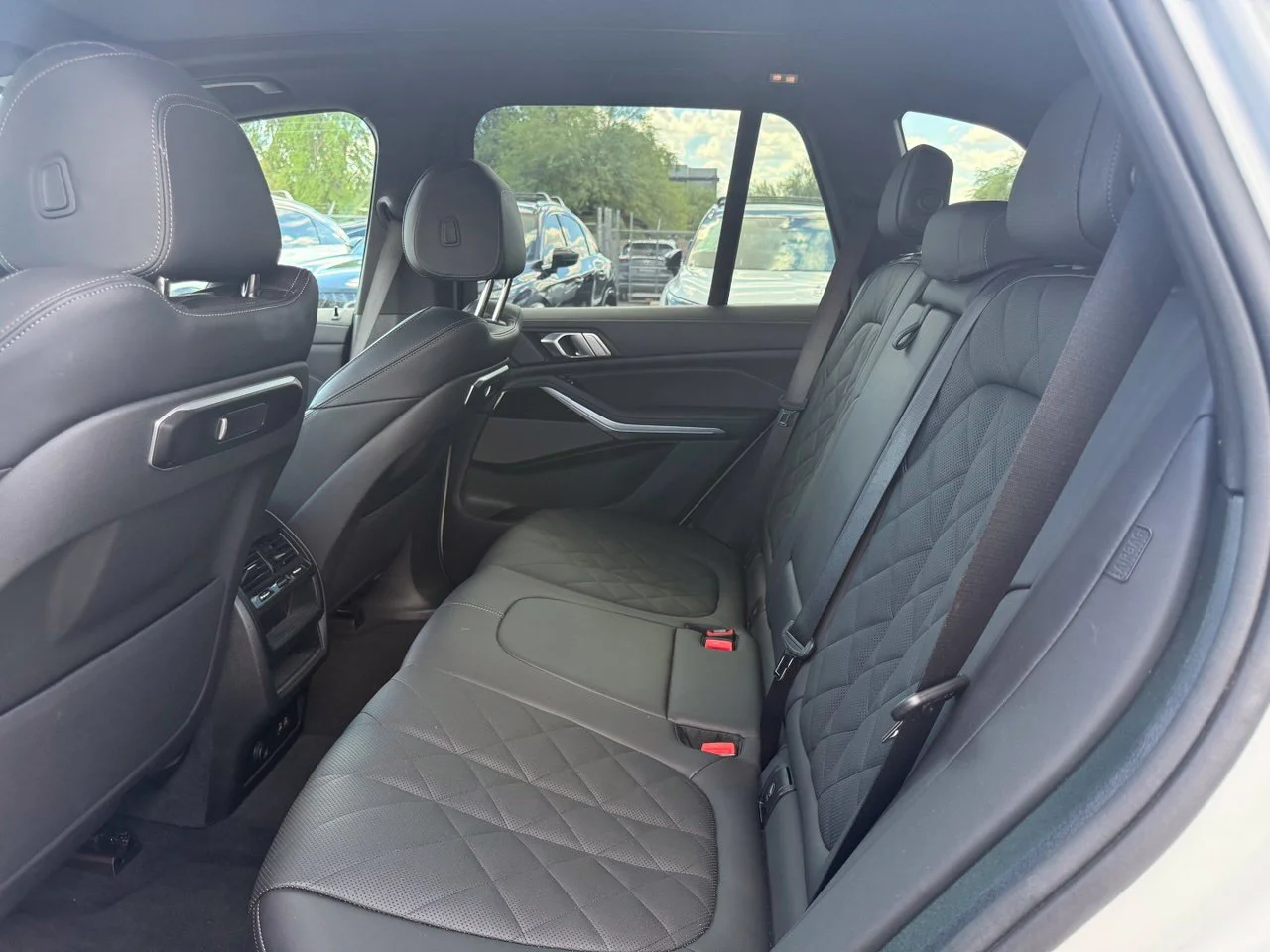 Used 2026 Alpine White BMW xDrive40i image 9