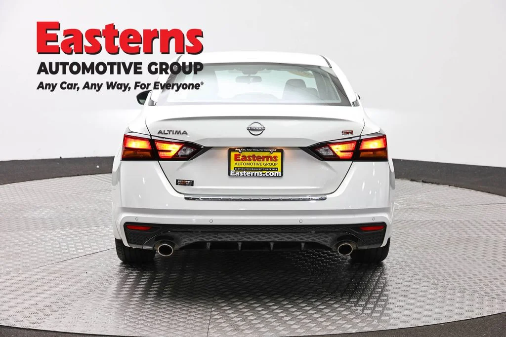 Used 2023 White Nissan 2.5 SR image 6
