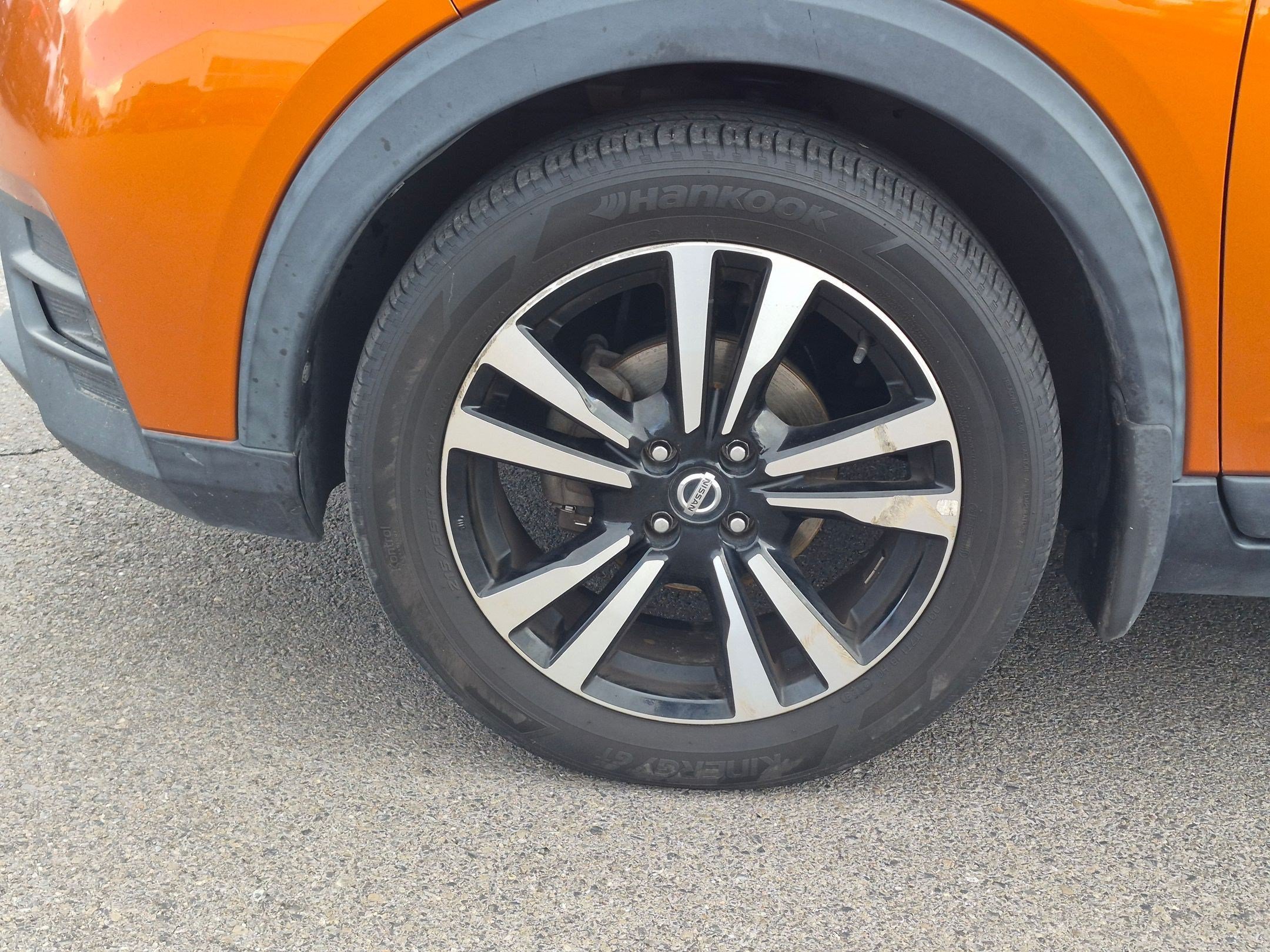 Used 2019 Monarch Orange/Super Black Nissan SV image 11