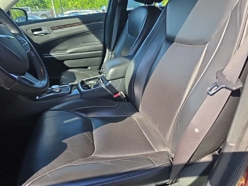 Used 2018 Red Chrysler Limited image 11