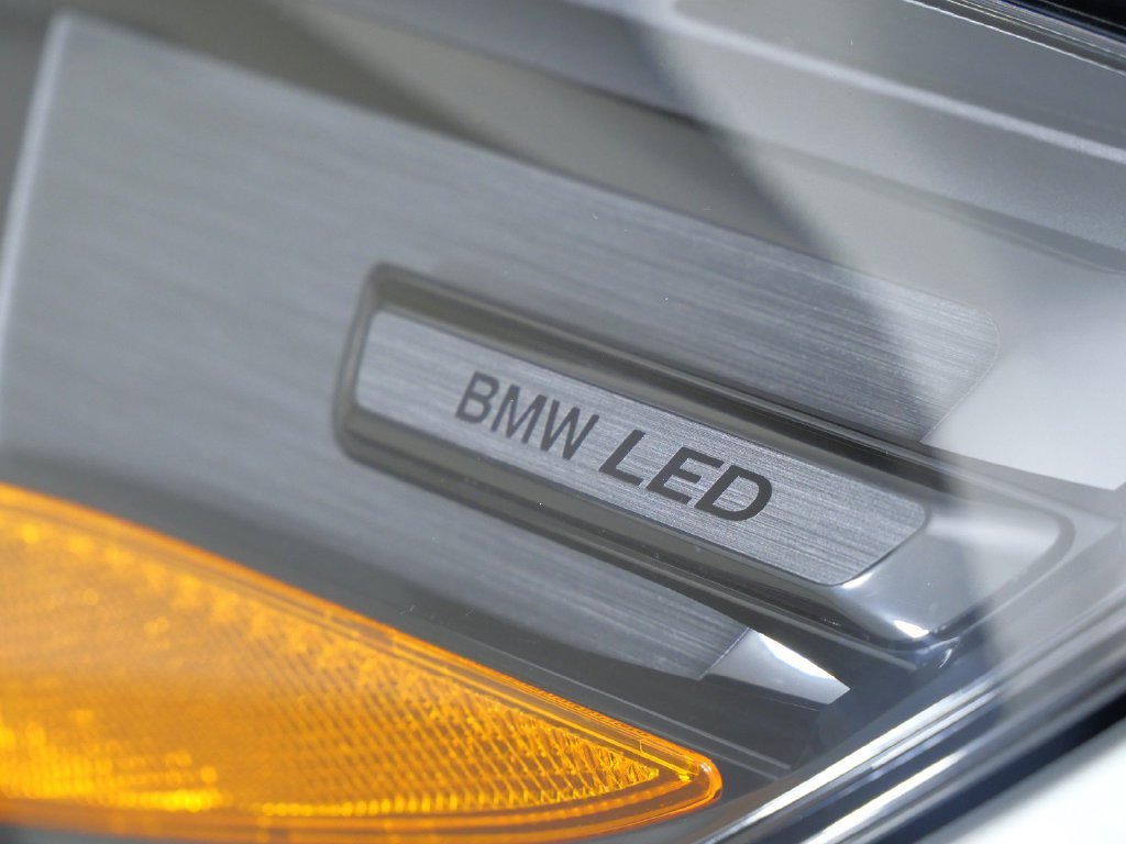 New 2027 Space Silver Metallic BMW M35i image 4