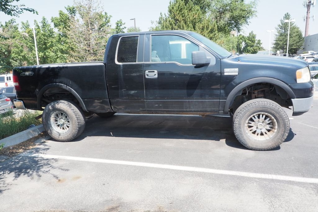 Used 2005 Blue Ford  image 4