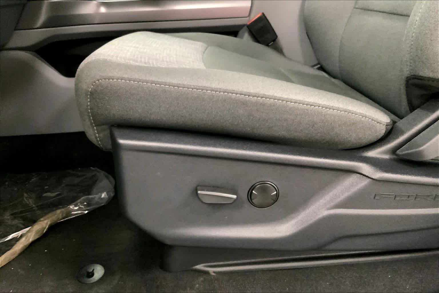 New 2026 Oxford White Ford F-350® XLT image 19