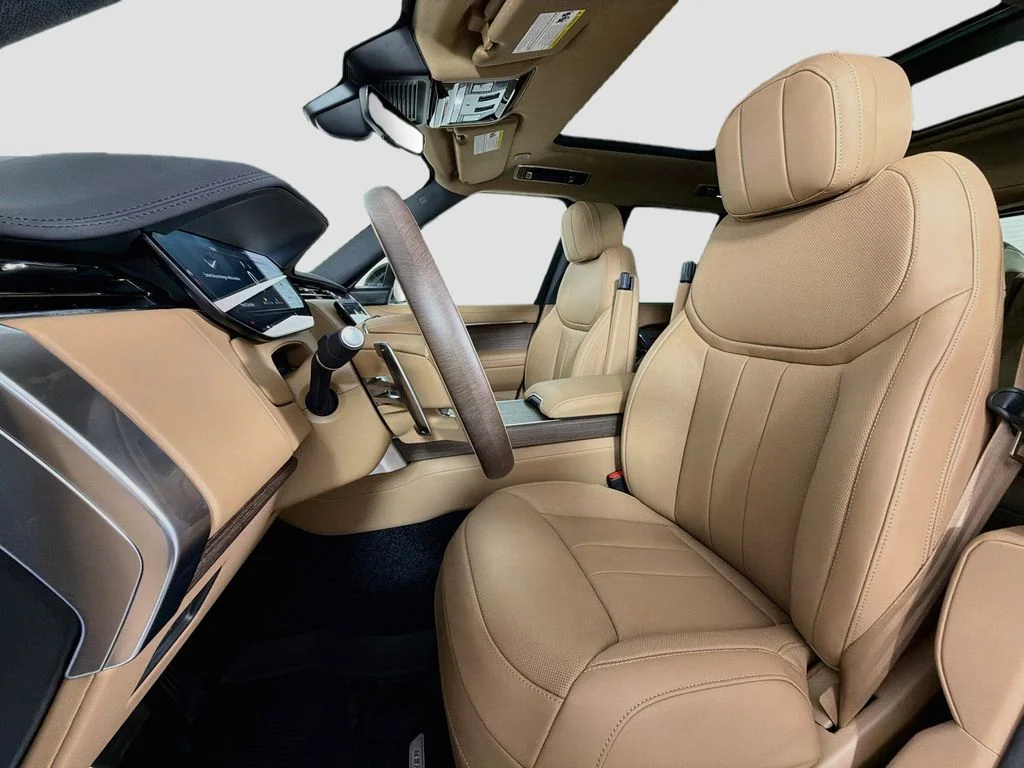 New 2026 Fuji White Land Rover SE image 22