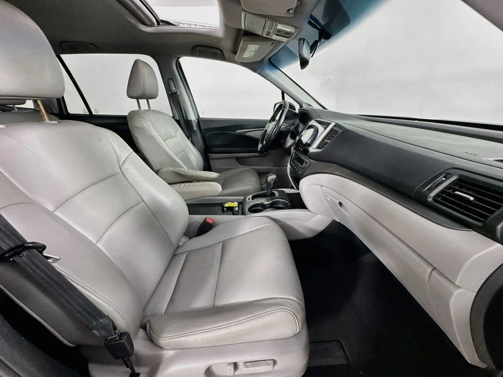 Used 2016 Silver Honda EX-L image 37