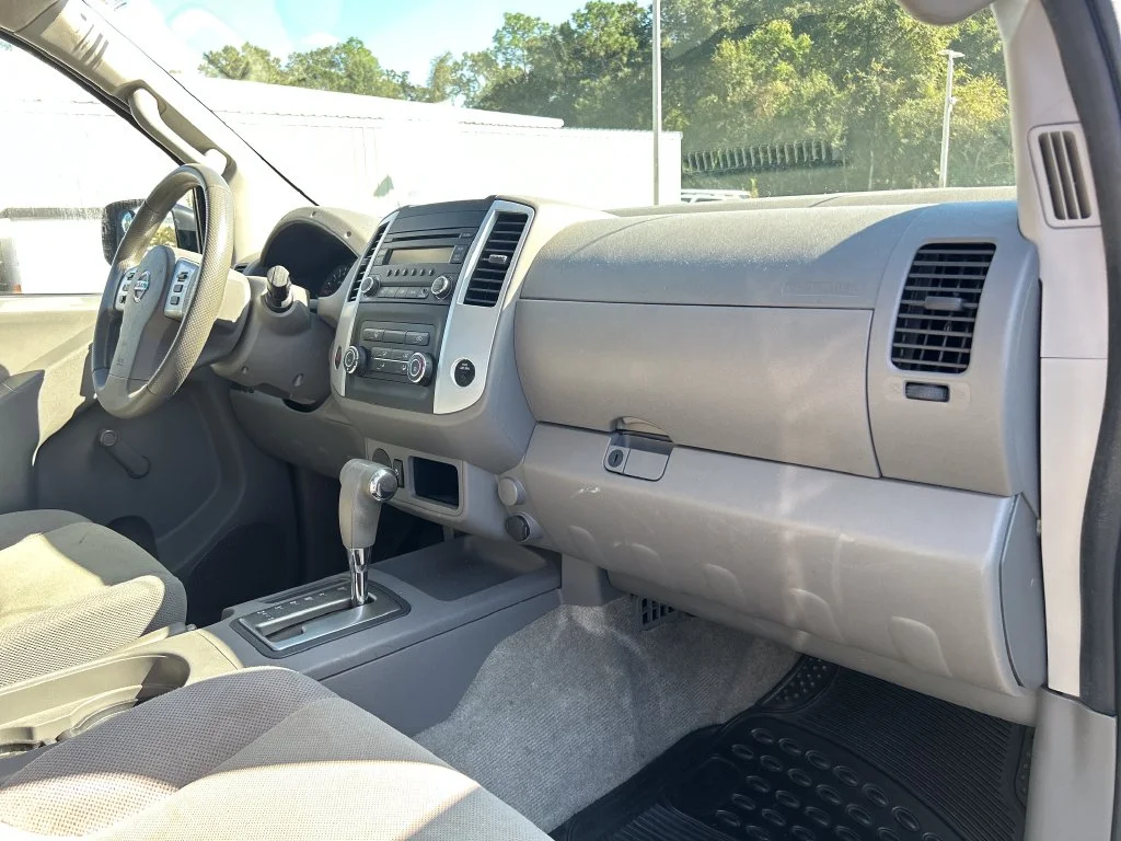 Used 2016  Nissan  image 13
