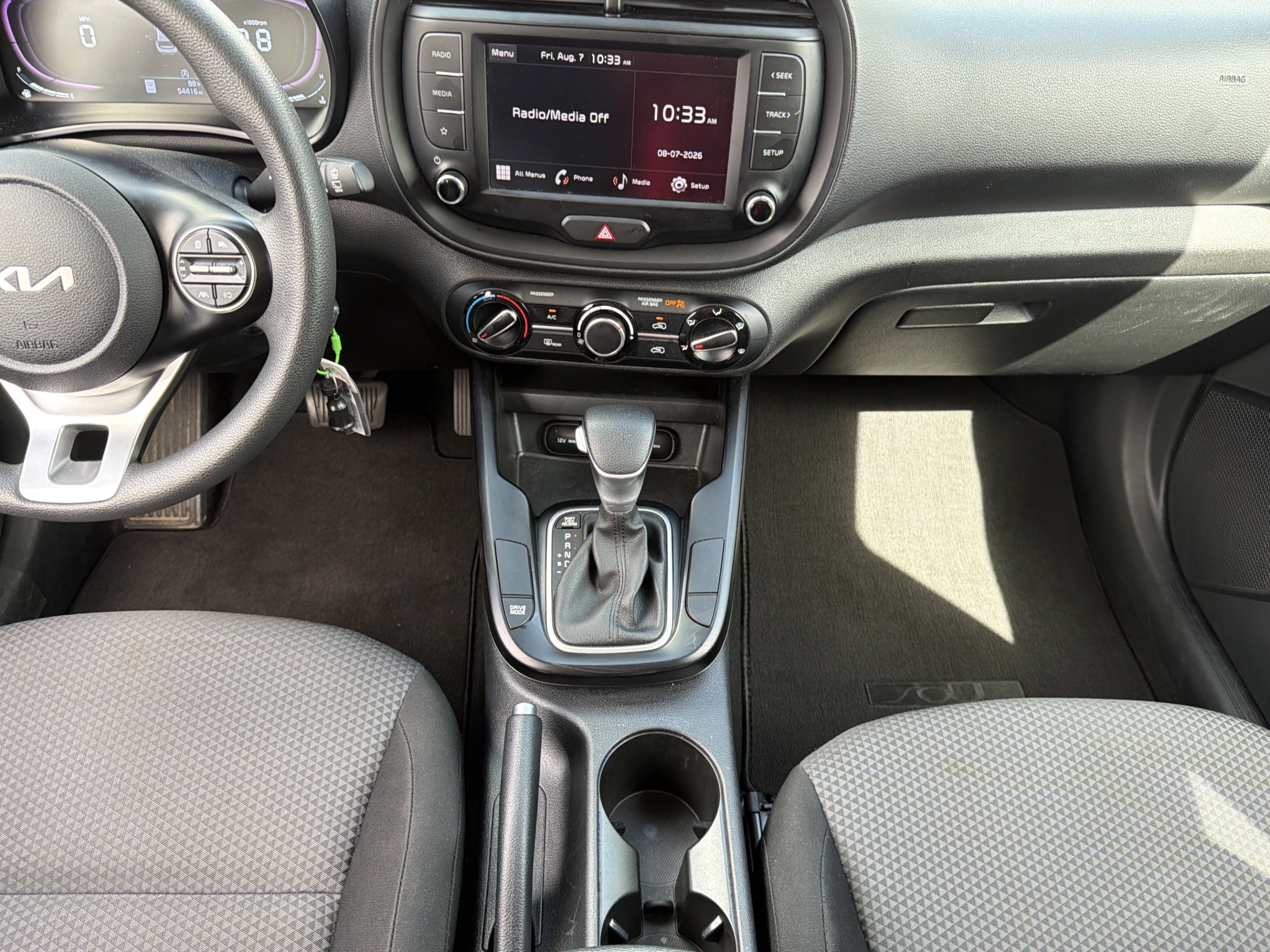 Used 2024 Snow White Pearl Kia LX image 11
