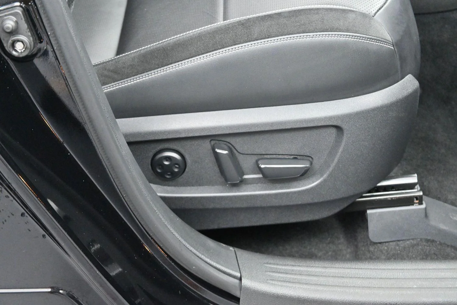 Used 2024 Black Obsidian INFINITI SENSORY image 35
