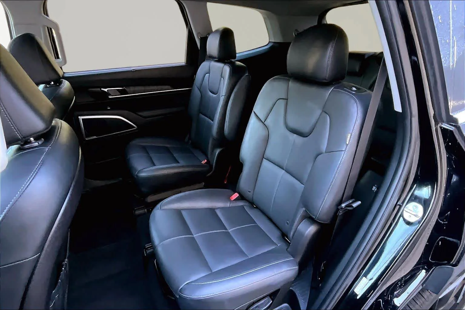 Used 2023 Ebony Black Kia EX image 21