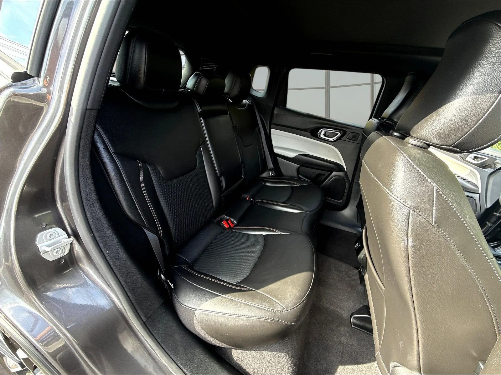 Used 2023 Crystal Metallic Jeep Limited image 26