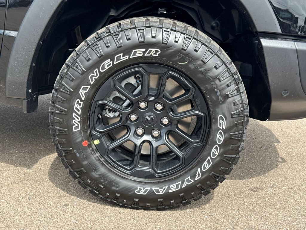 New 2027 Diamond Black Crystal Pearl-Coat Exterior Paint RAM Rebel image 7