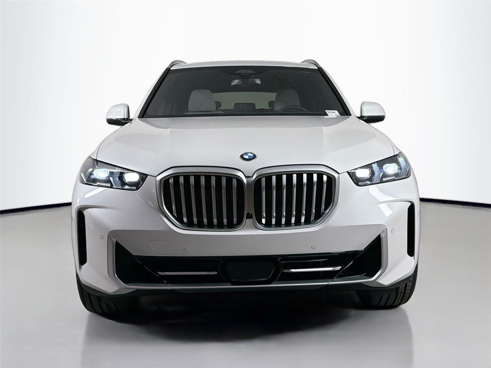 New 2026 Mineral White Metallic BMW xDrive40i image 2