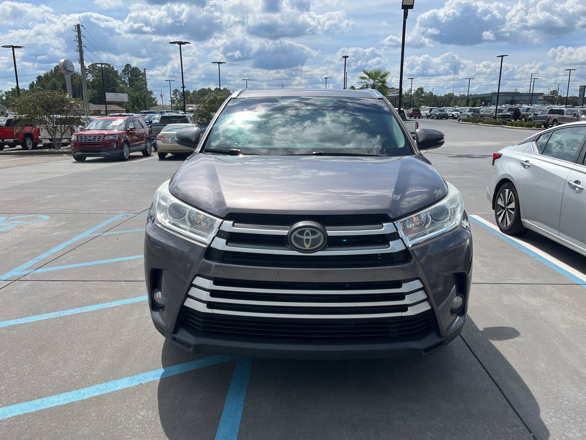 Used 2019 Predawn Gray Mica Toyota XLE image 4