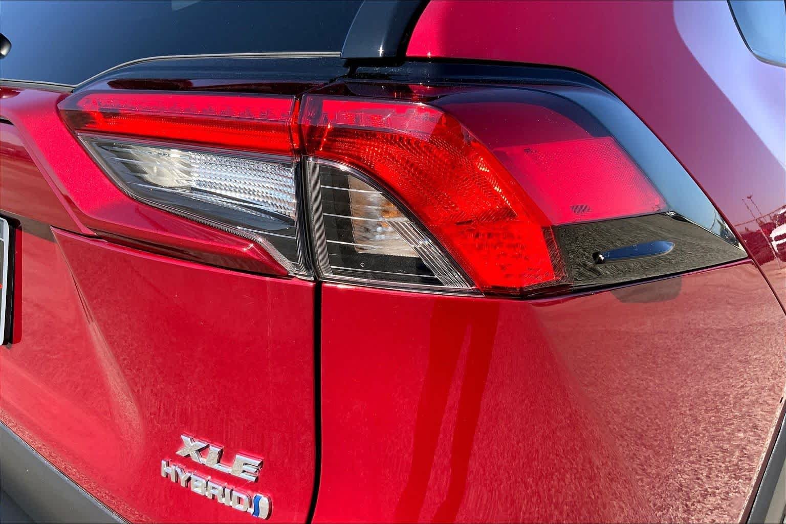 Used 2022 Ruby Flare Pearl Toyota Hybrid XLE image 30