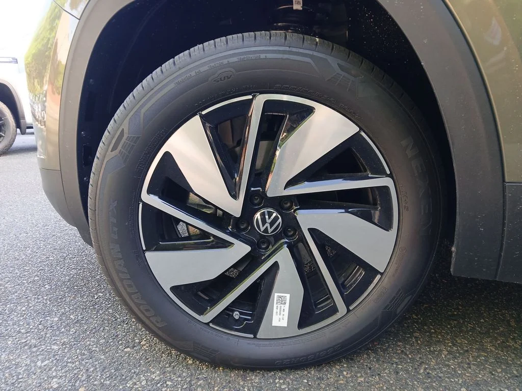 New 2026 Green Volkswagen SE w/Technology image 25